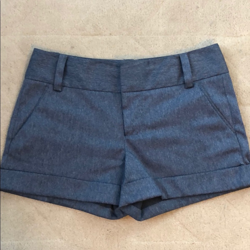 Alice + Olivia Cady shorts size 4